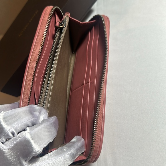 Authentic Bottega Veneta Pink Full inclusion Zip Wallet with box & dust bag. - Picture 7 of 16